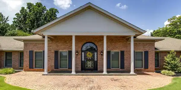 Image 3: 03_TunbridgeLane_9525_FrontPorch