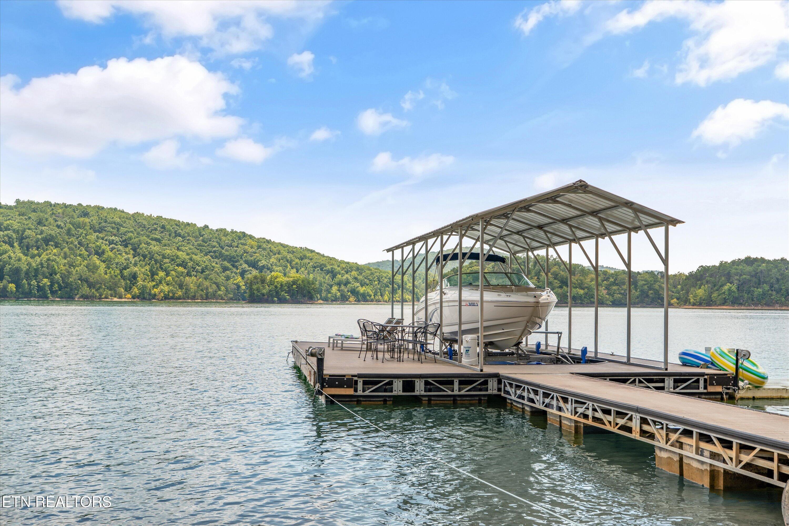 Image 3: 102-340 Parson Shores Dr061