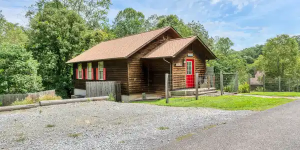 1148 Laurel Rd