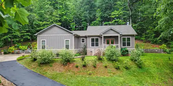 1016 Country Mountain Rd