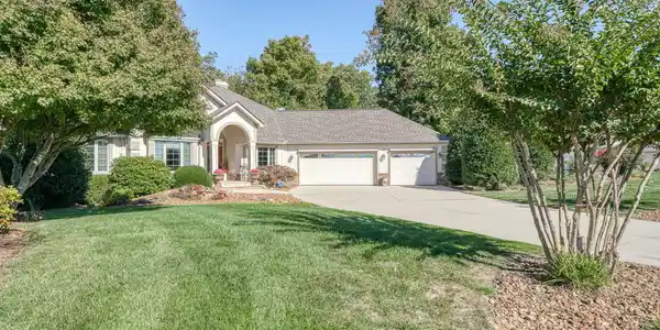 Image 2: 11-web-or-mls-117 Northridge Dr FFG_059_
