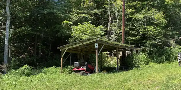 Image 4: Run in shed
