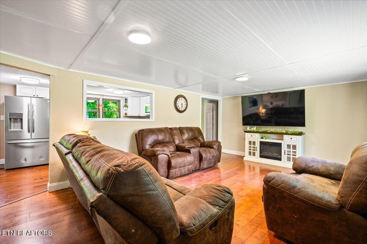 Image 2: 12-905 Pinecrest Rd