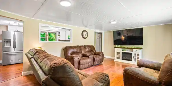 Image 2: 12-905 Pinecrest Rd