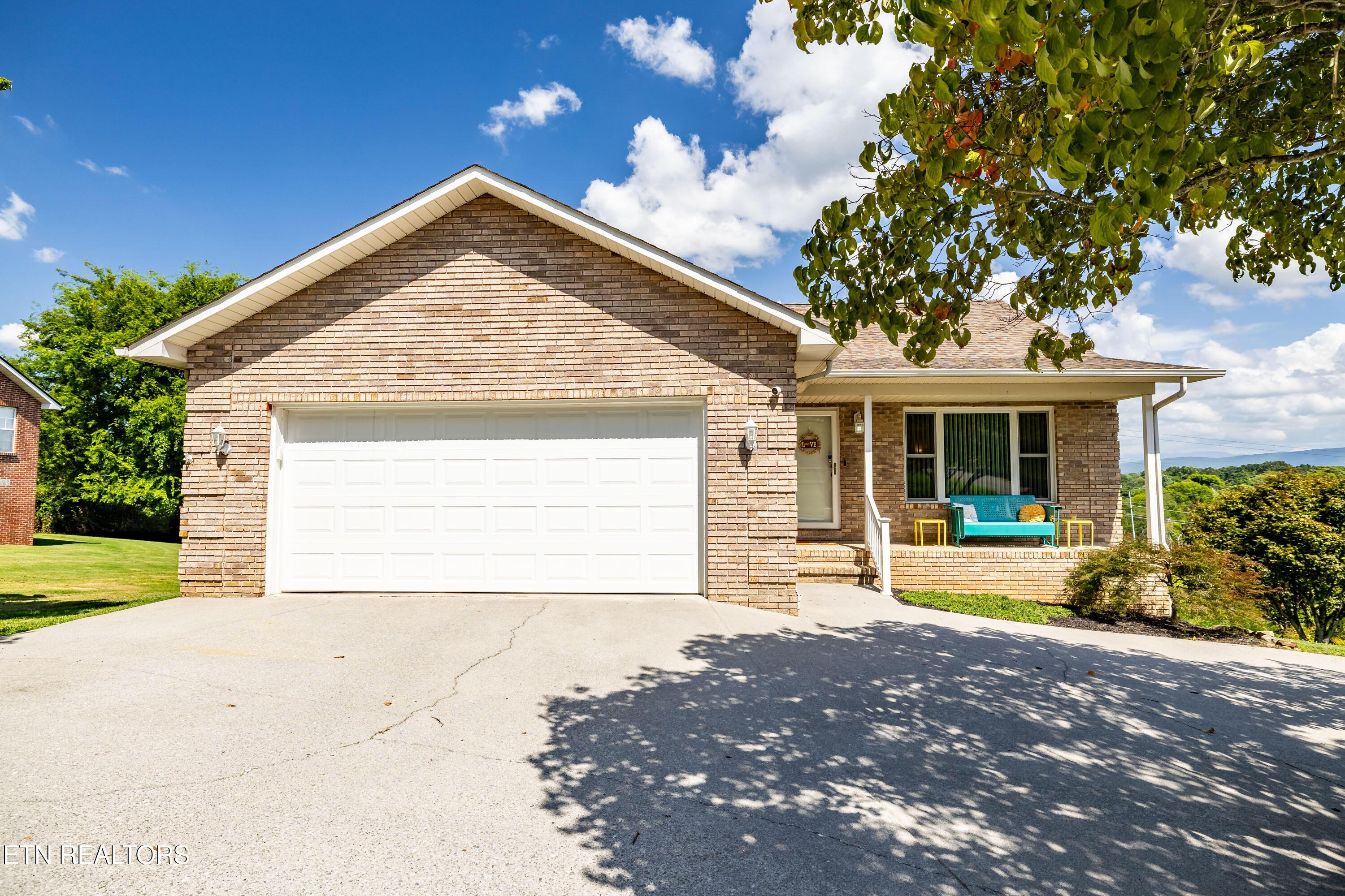 Image 2: 912 Saint Johns Dr