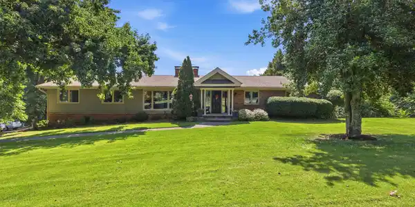 Image 2: 2127 Southwood Drive