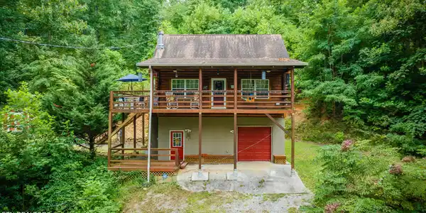 1121 Turkey Ridge Way