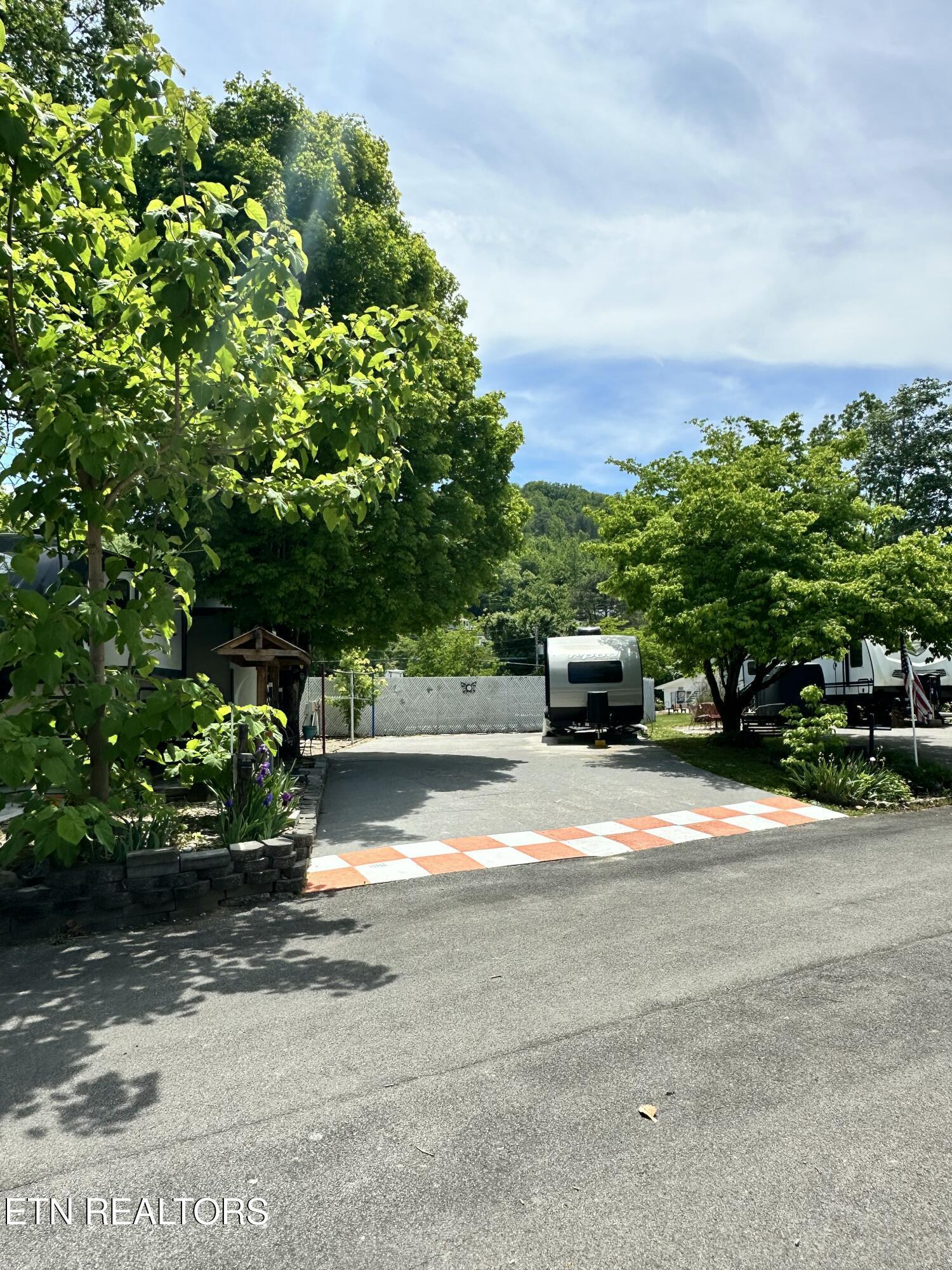 Image 2: 2