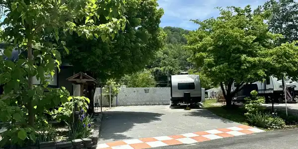 Image 2: 2