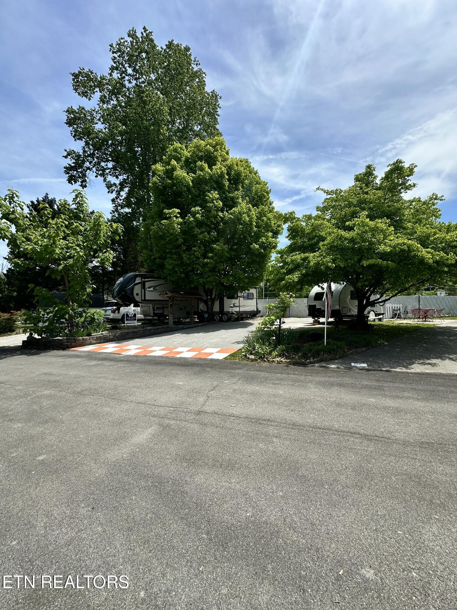 Image 3: 3