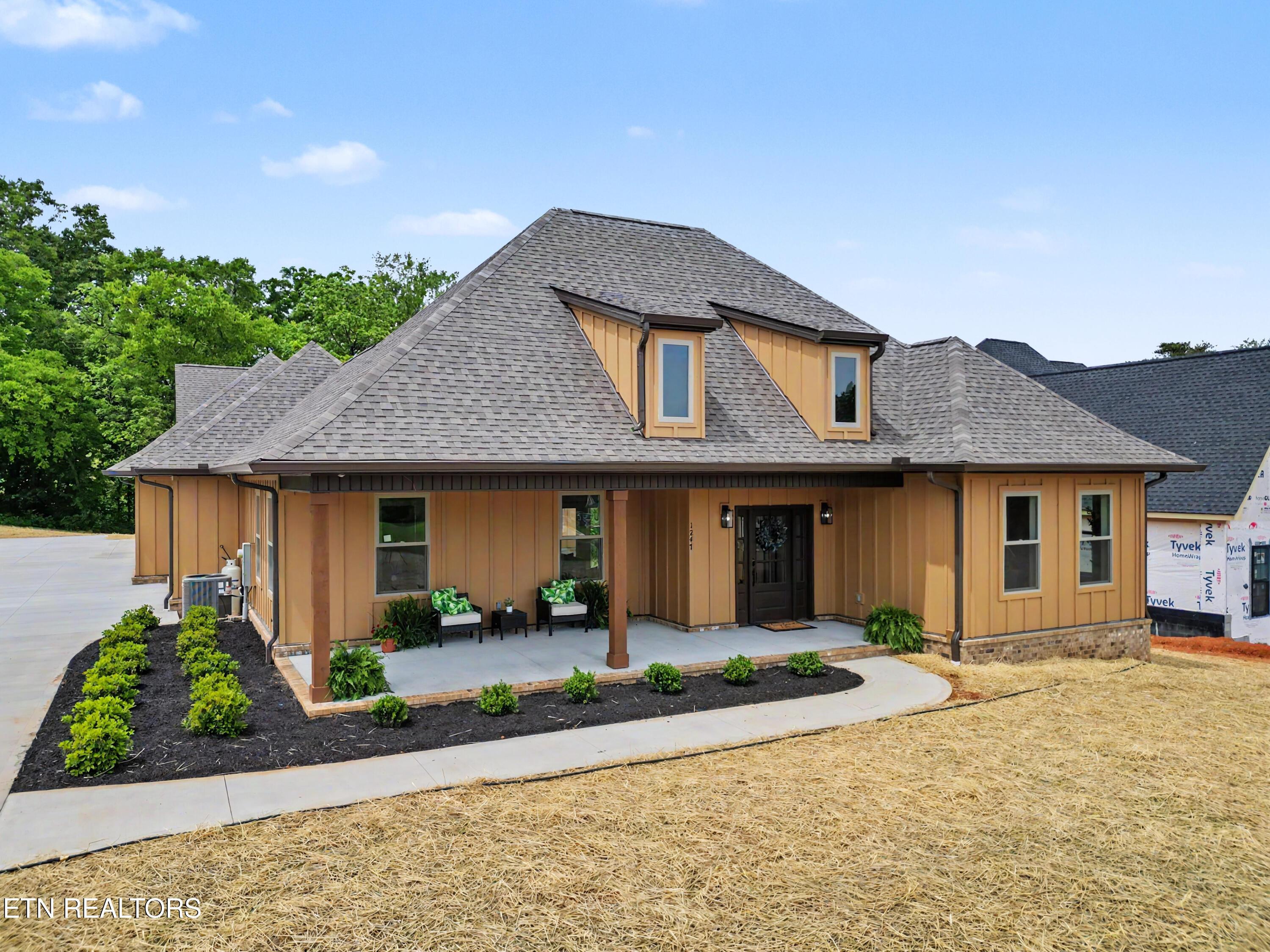 Image 1: 1247 Herbert Drive
