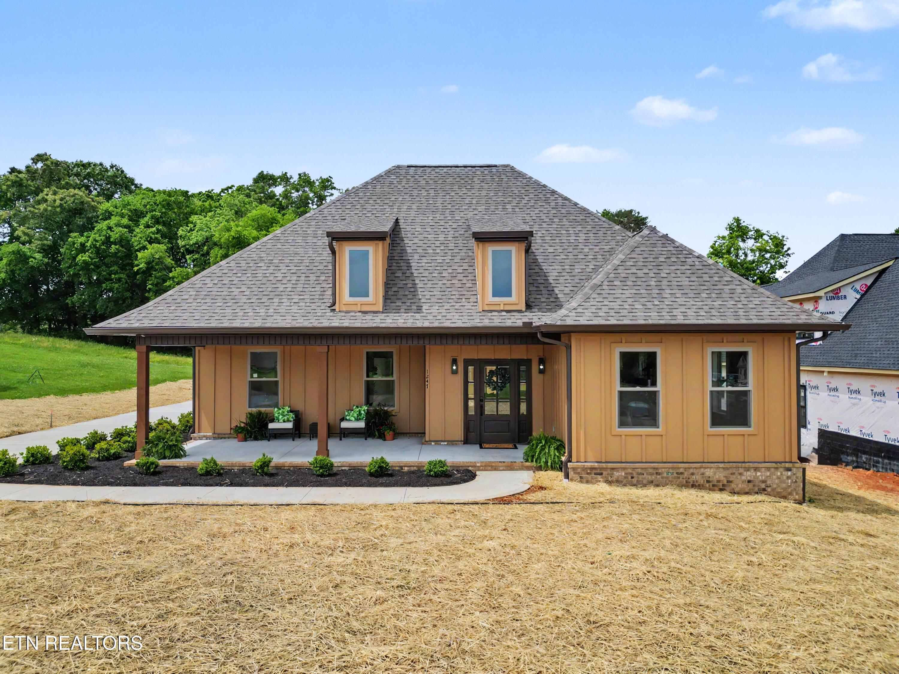 Image 2: 2750 sq ft on 0.9 acre