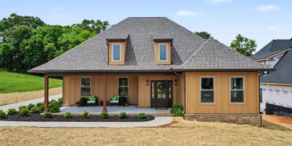 Image 2: 2750 sq ft on 0.9 acre
