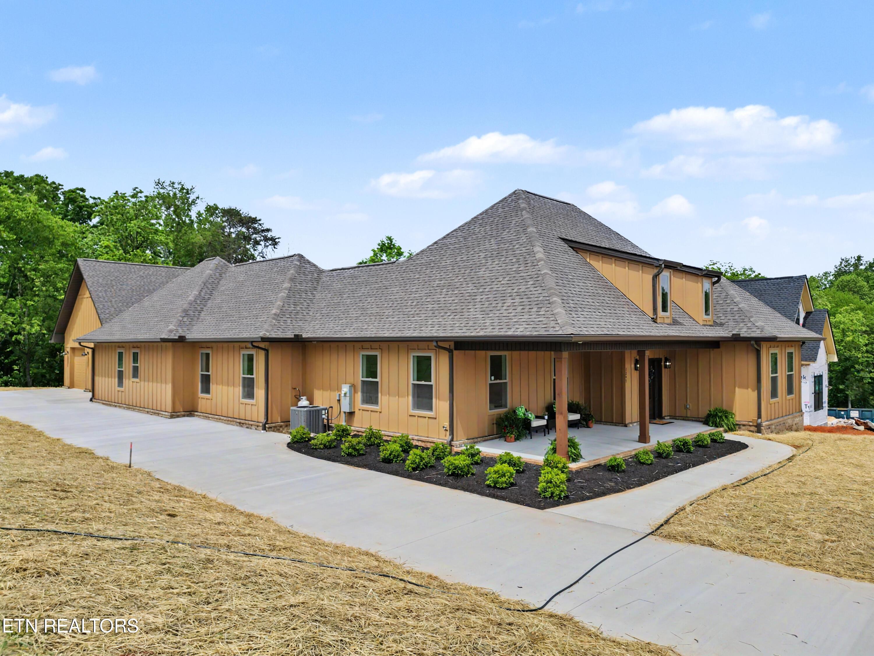 Image 3: 1247 Herbert Drive