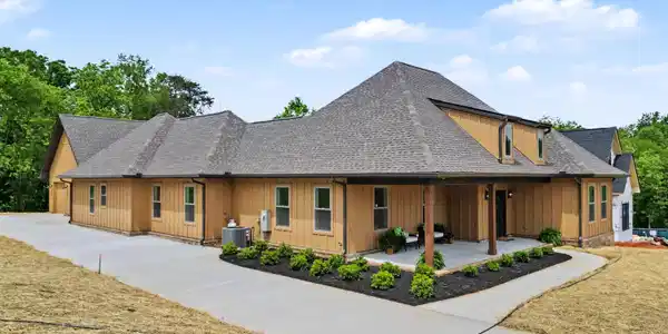 Image 3: 1247 Herbert Drive