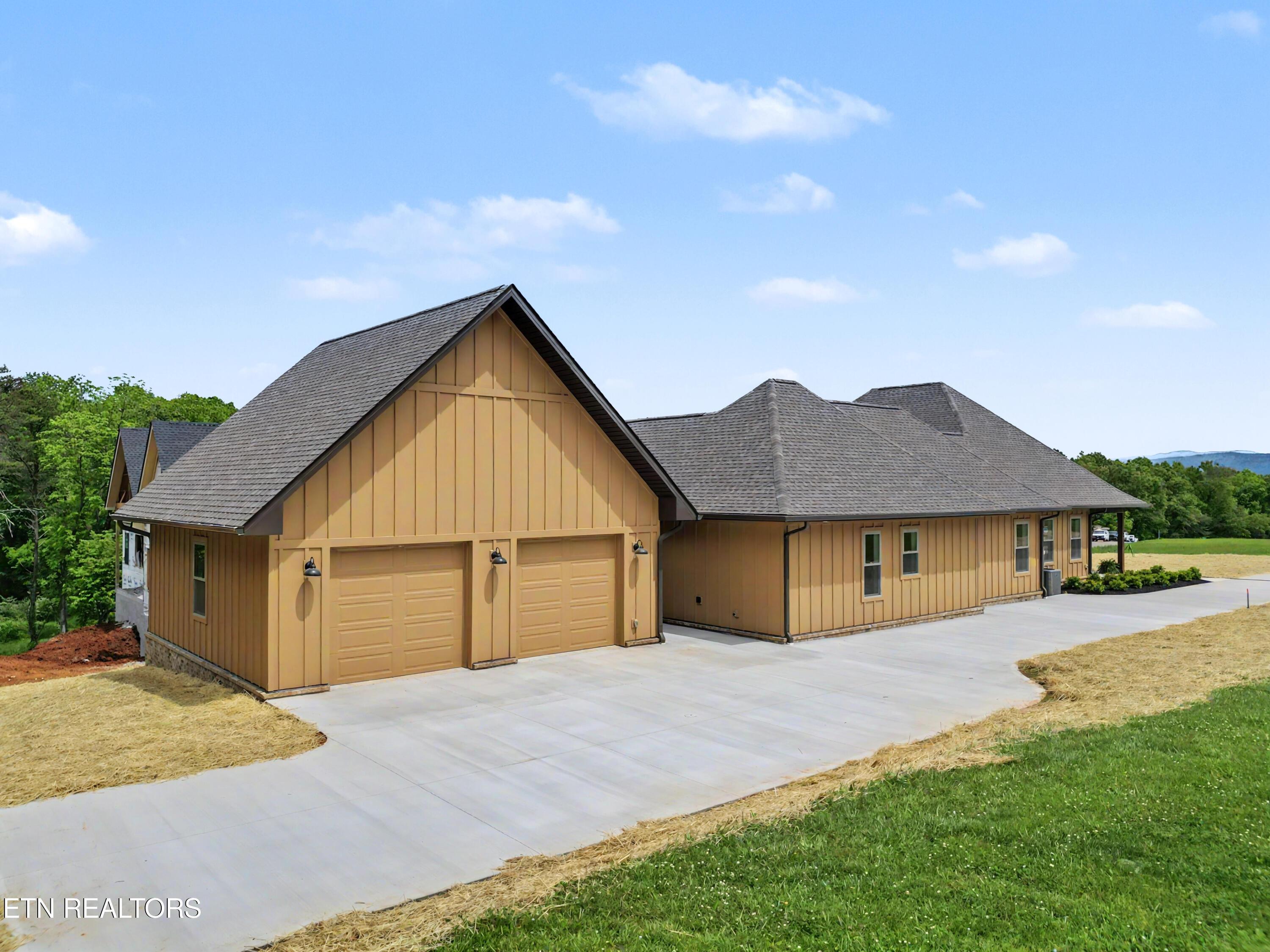 Image 4: 28x28 sq ft garage