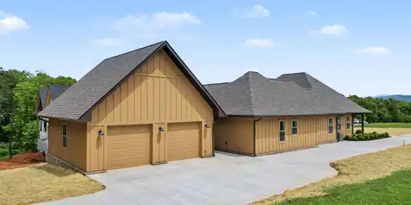 Image 4: 28x28 sq ft garage