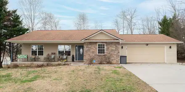 945 Holiday Lane