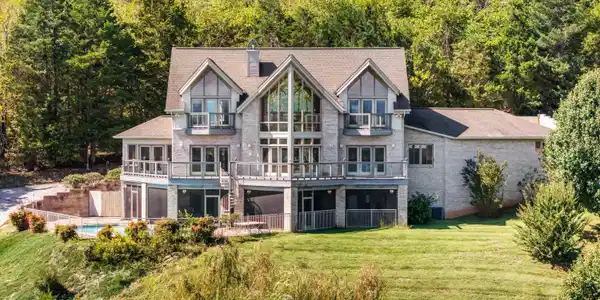 422 Summerhill Drive