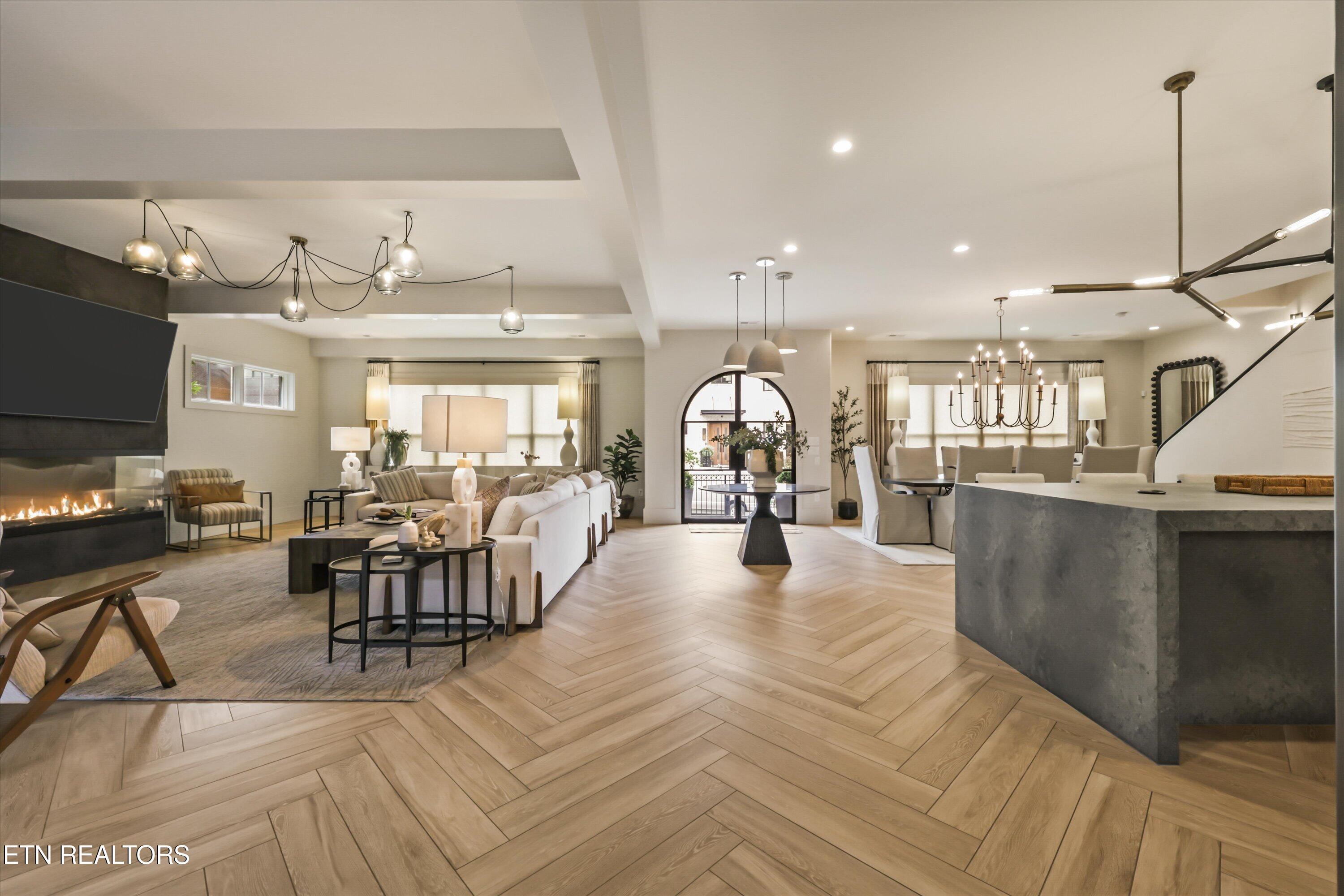 Image 3: View from Kitchen to Front Door