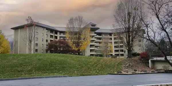 1704 Hidden Hills Rd