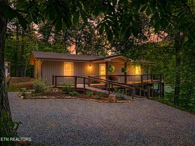 124 Peninsula Rd