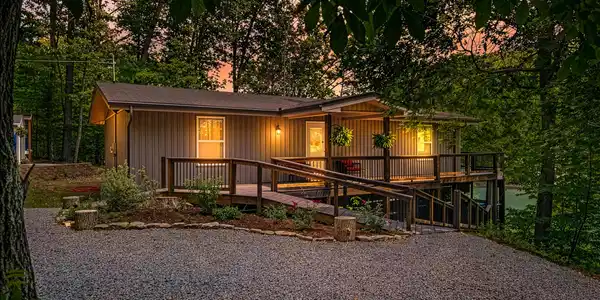 124 Peninsula Rd