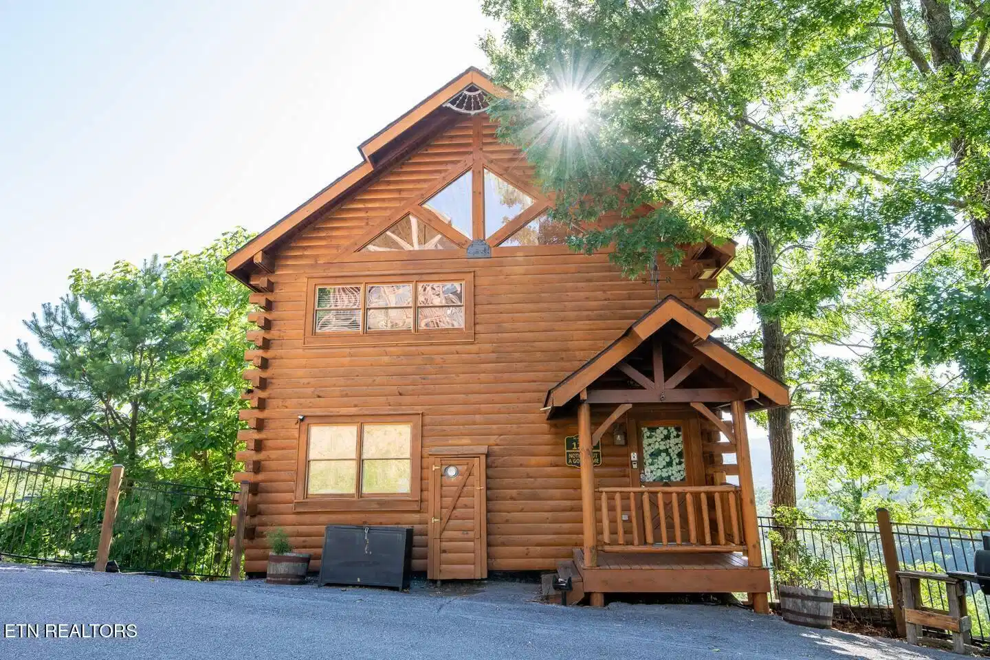 Image 1: Entry house
