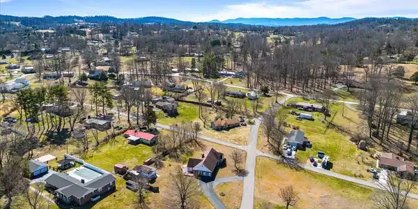 Image 4: 04-154 Scarlett Dr