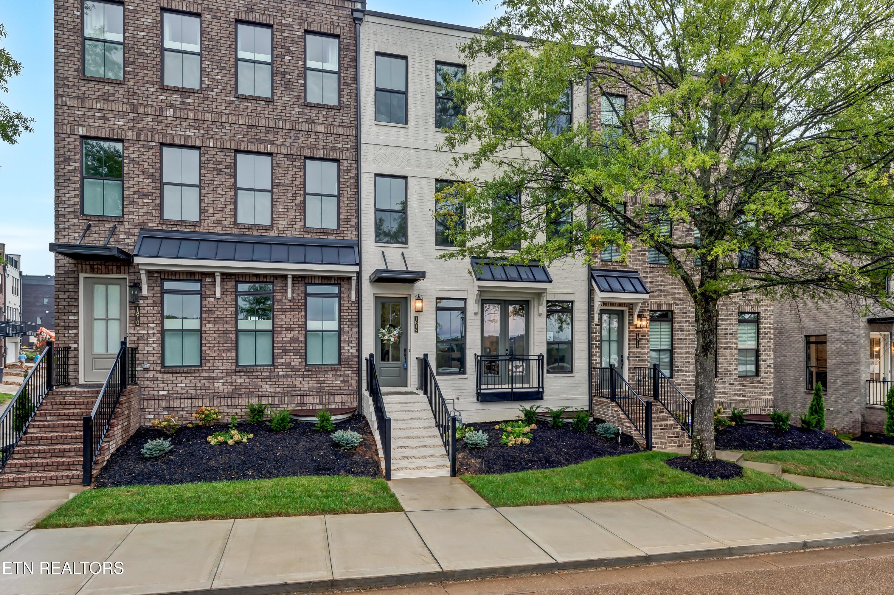 Image 2: Kensington-1812 Thunderhead Dr-3