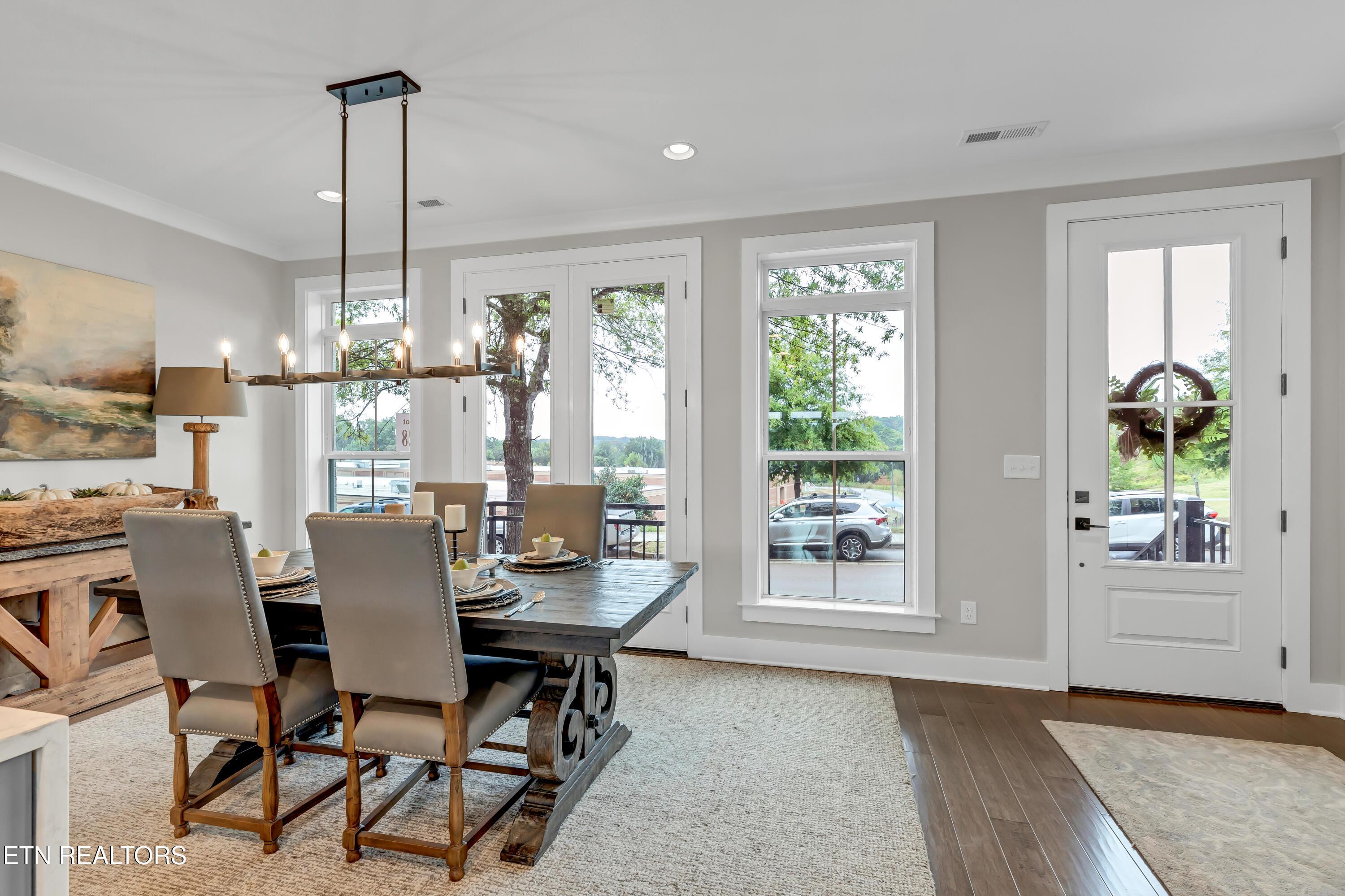 Image 3: Kensington -1812 Thunderhead Dr-8