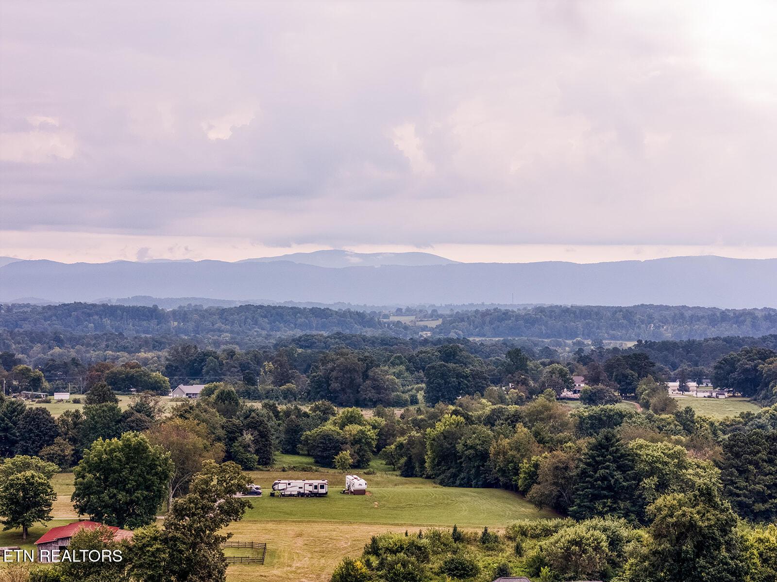 Image 4: Even on cloudy days - see mountains!