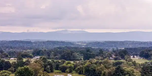 Image 4: Even on cloudy days - see mountains!