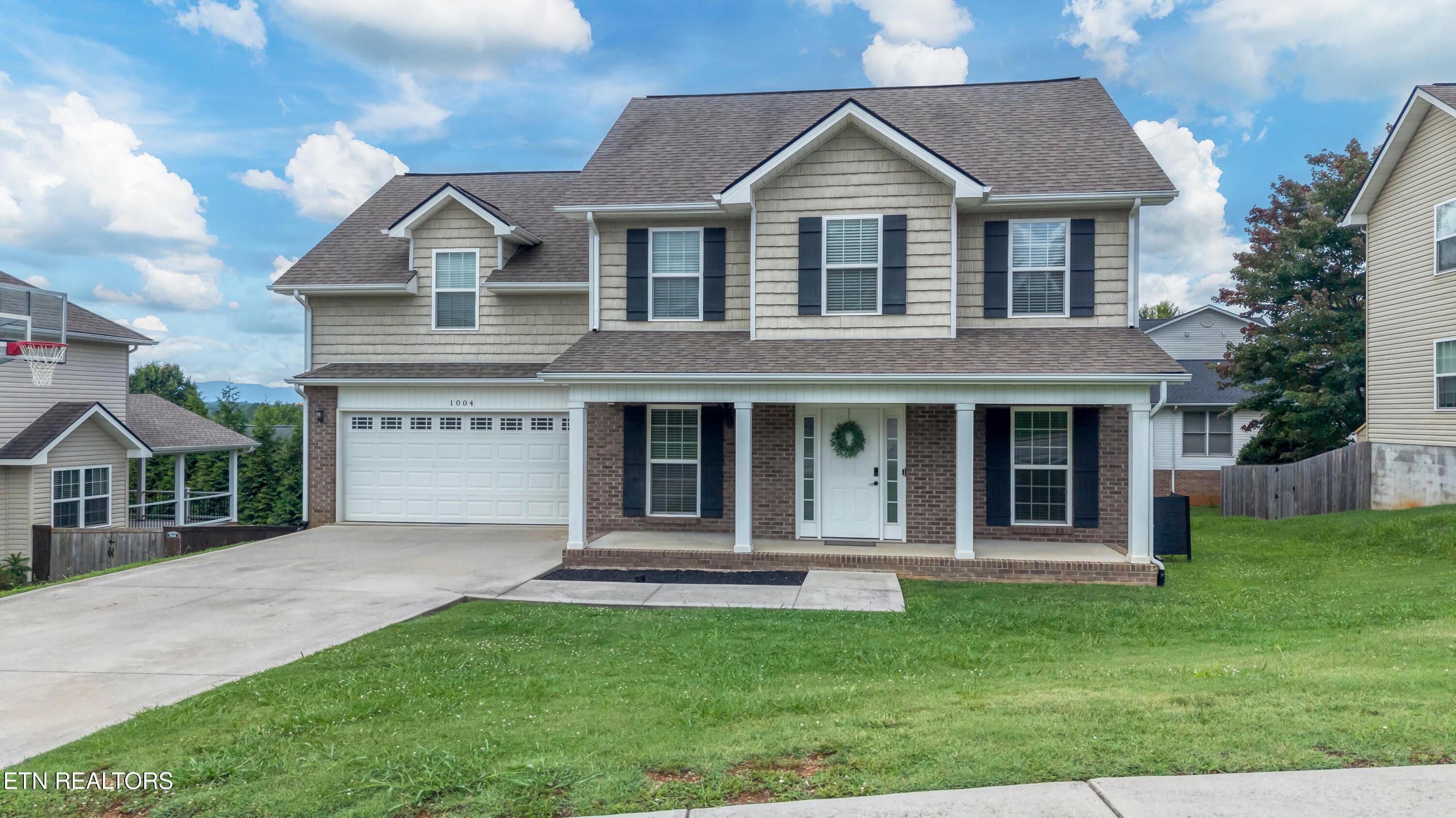 Image 1: 1004 Brooklyn Lane!