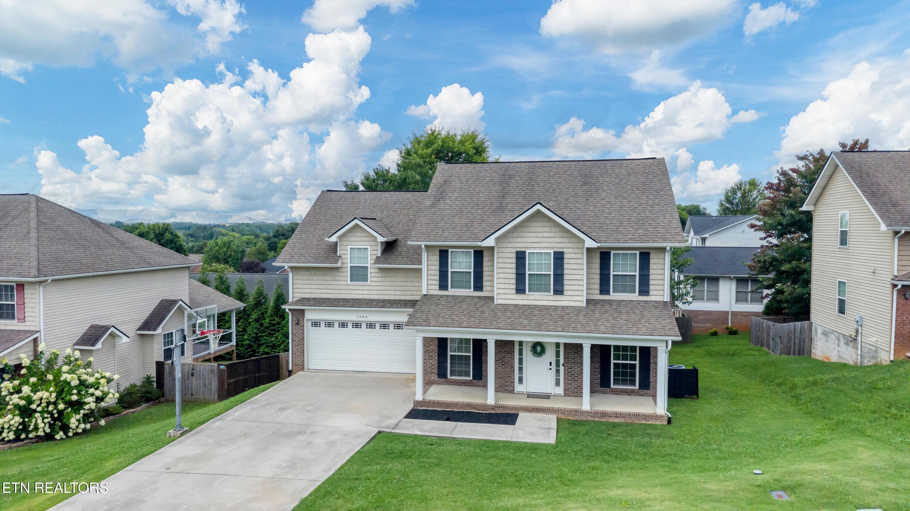 Image 2: 1004 Brooklyn Lane!