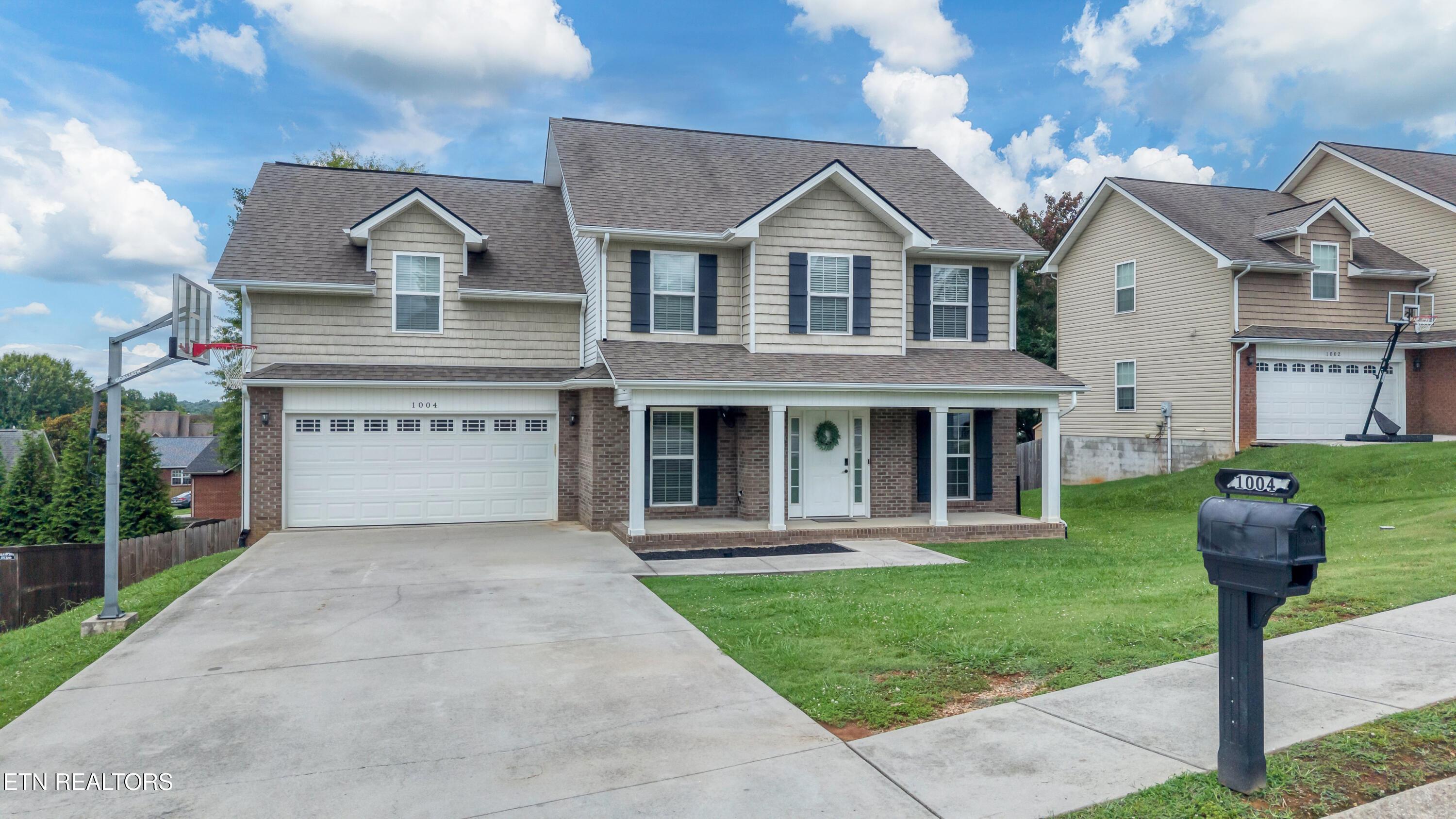 Image 3: 1004 Brooklyn Lane!