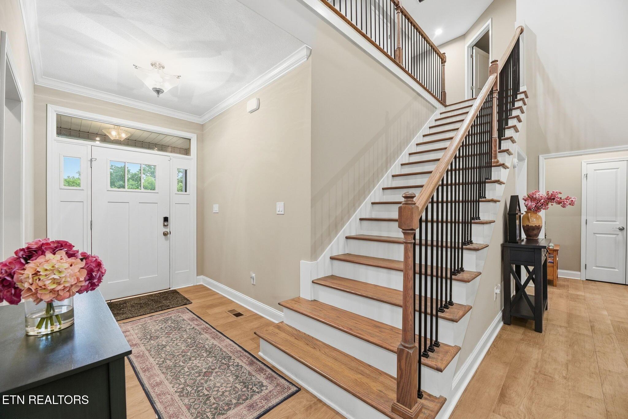 Image 3: stairs