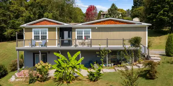386 White Oak Circle