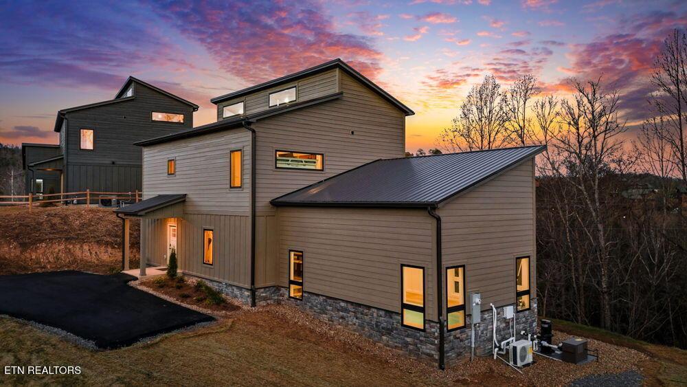 Image 1: 1-web-or-mls-001_DJI_20251126173450_0053