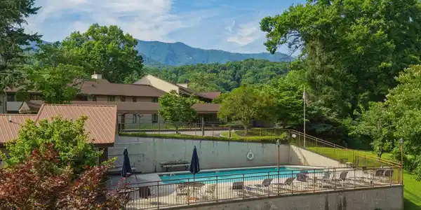 Image 2: Mountain View & pool