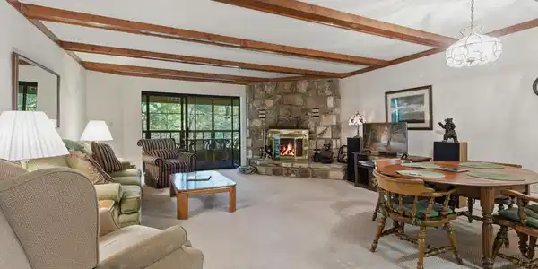 Image 3: Living room