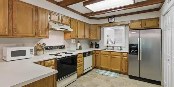 Image 4: Kitchen