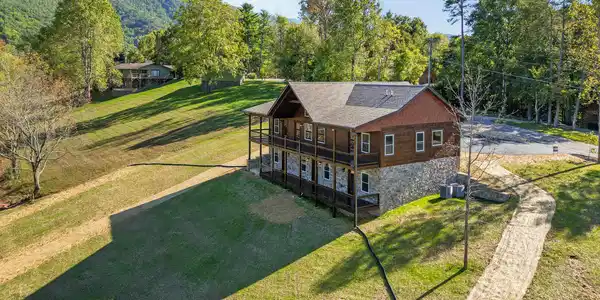 3335 Robeson Rd