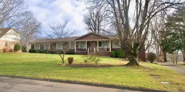 102 York Circle