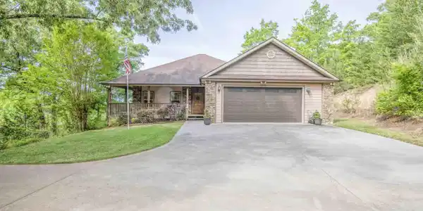 Image 3: Large Driveway