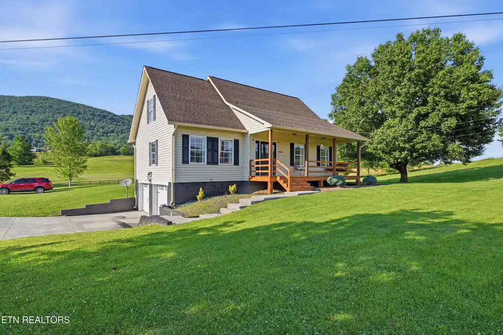 Image 1: 4784 Old Highway 63, Speedwell, TN 37870