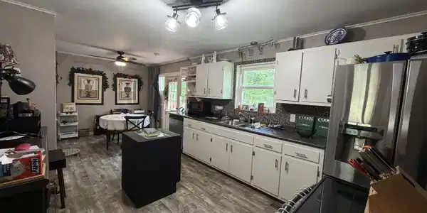 Image 3: kitchen