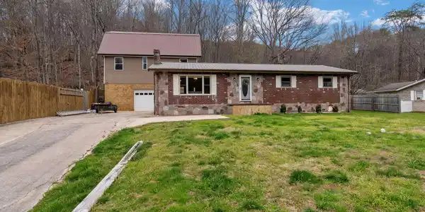138 Colwyn St