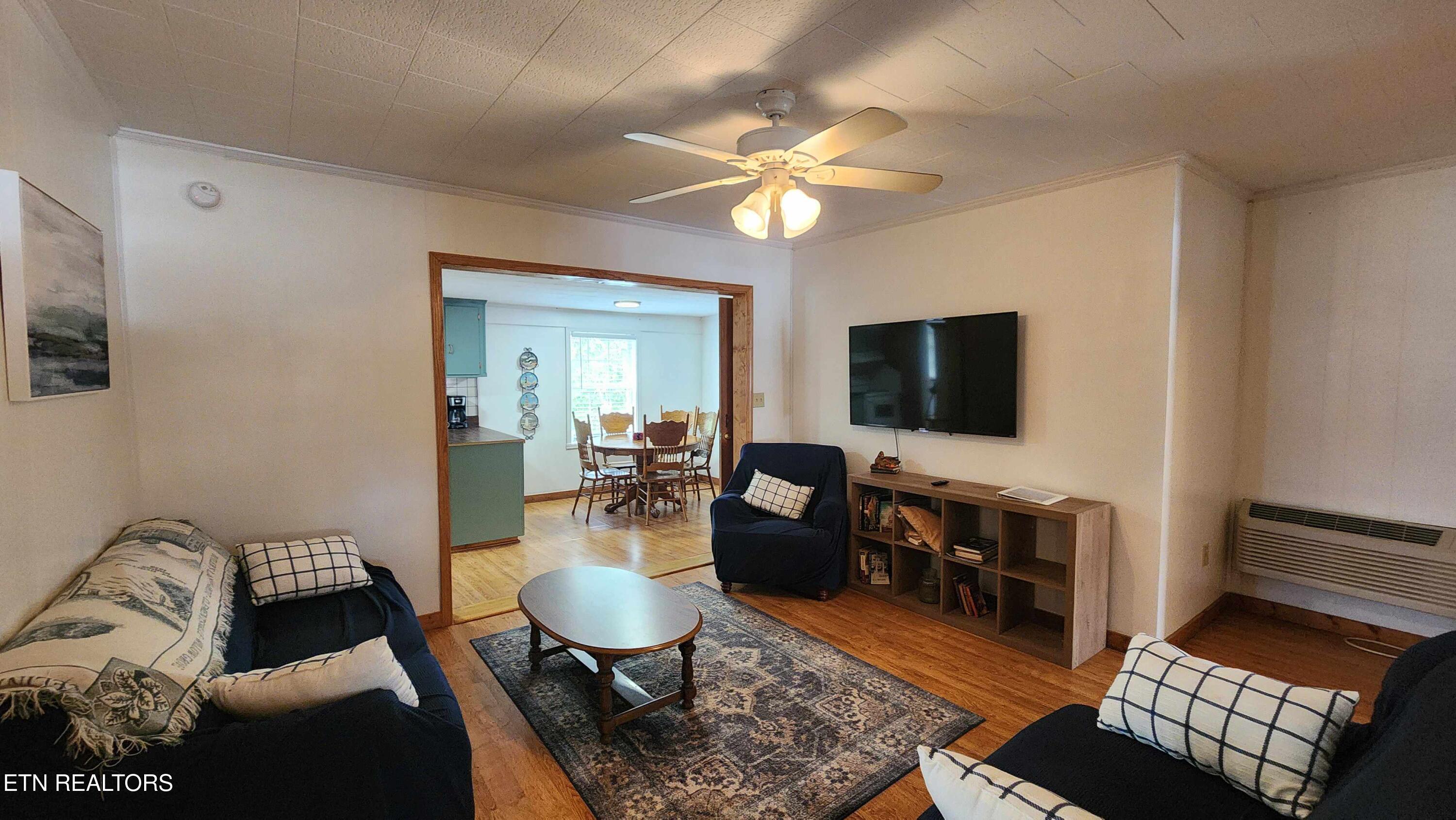 Image 3: Suite A -- Living Room 1