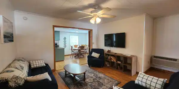 Image 3: Suite A -- Living Room 1